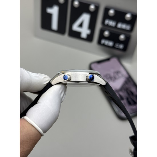 Jaeger LeCoultre - Polaris Date 42mm Stainless Steel Case Rubber Strap Black Dial BLSF Automatic Movement For Men