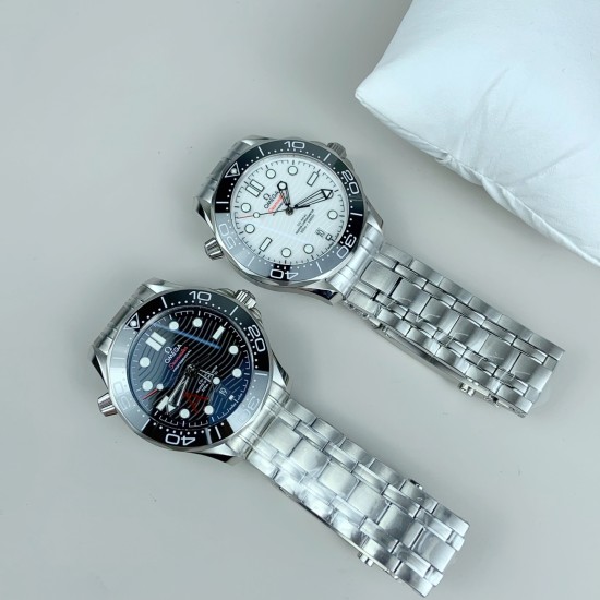 Omega-Seamaster Diver 300M 42mm SS/SS Black Ceramic White Dial VSF VS8800 1:1 Super Clone V4