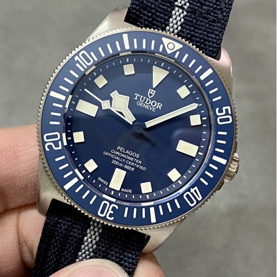 Tudor-Pelagos FXD Titanium 42mm TI/NY Blue Dial M+F 8N24
