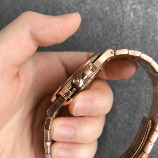 Patek Philippe - Nautilus 5711 40mm RG/RG White/Stk PPF A324