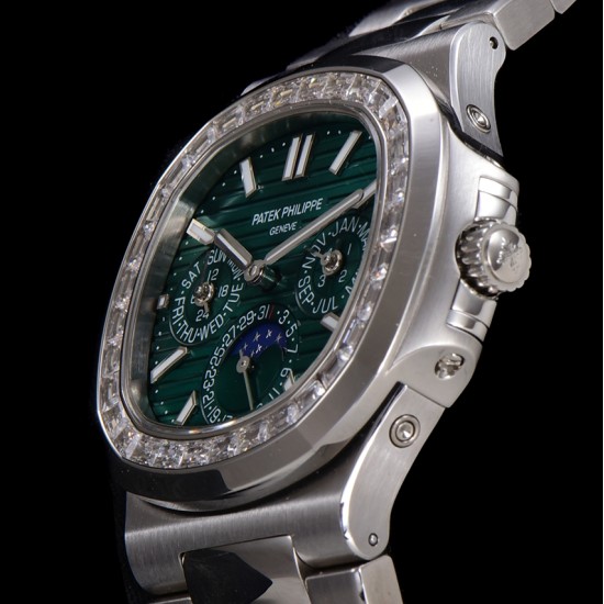 Patek Philippe - Nautilus 5740 40mm Diamonds SS/SS Green/Stk TWF A240