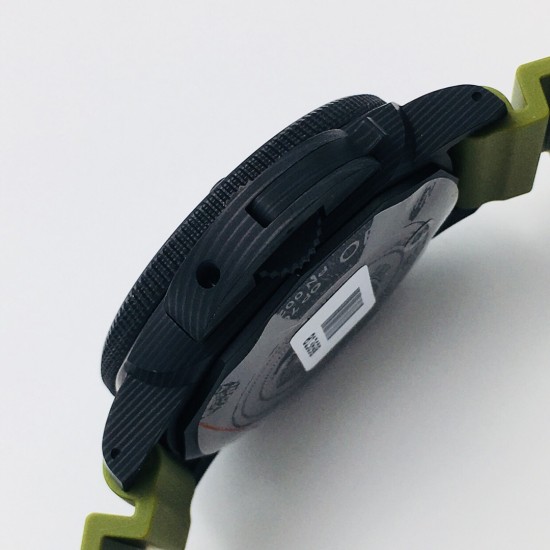 Panerai - PAM961 Submersible 47MM CarboTech FC/RU Black Dial VSF P9010