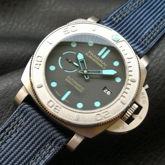 Panerai-Submersible PAM985 Mike Horn 47mm TI/NY Black Dial VSF P9010
