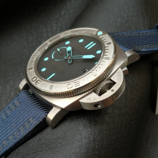 Panerai-Submersible PAM985 Mike Horn 47mm TI/NY Black Dial VSF P9010