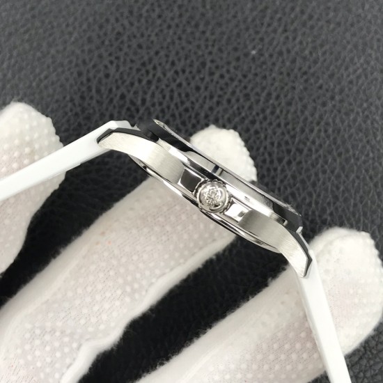 Patek Philippe - Aquanaut Lady 5067 35.6mm Dia SS/RU White Dial PPF Quartz