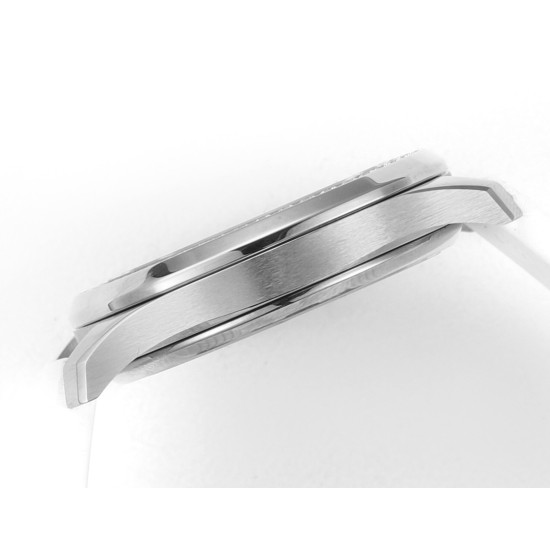 Patek Philippe - Aquanaut Ladies 5068 35.6mm Dia SS/RU White Dial HIF A324