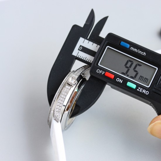 Patek Philippe - Aquanaut Ladies 35.6mm Full Diamond SS/RU White TWF A324