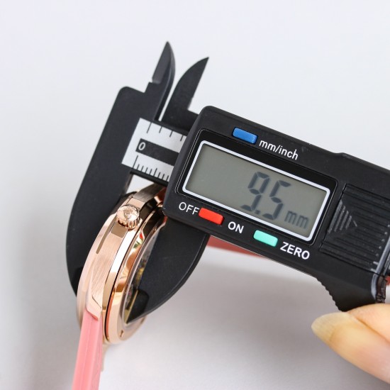 Patek Philippe - Aquanaut Ladies 35.6mm Full Diamond RG/RU Blue TWF A324