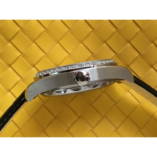 Omega-Aqua Terra 150M 43mm Worldtimer Diamonds SS/LE White Dial VSF A8938