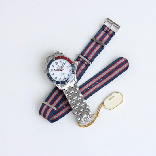  Omega-Seamaster 300m James Bond 007 2019 42mm SS/SS White Dial k6F A8806