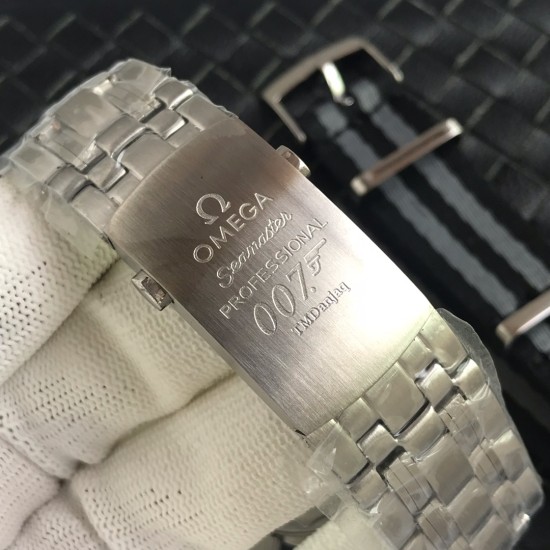  Omega-Seamaster 300m 42mm SS/SS Blue Dial URF A8800