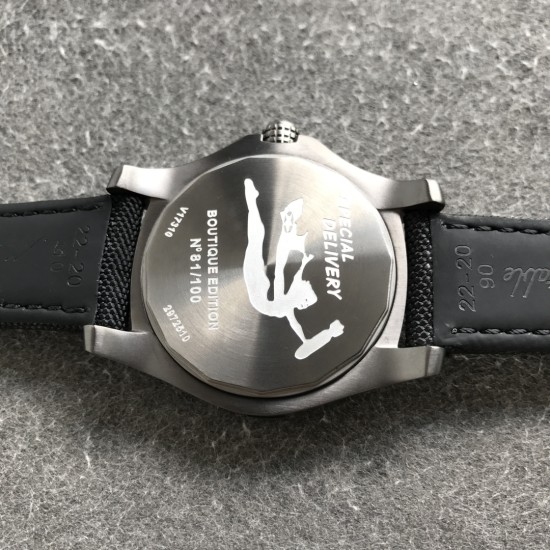 Breitling-Avenger BlackBird 44mm Boutique DLC/TI/NY OXF A2824