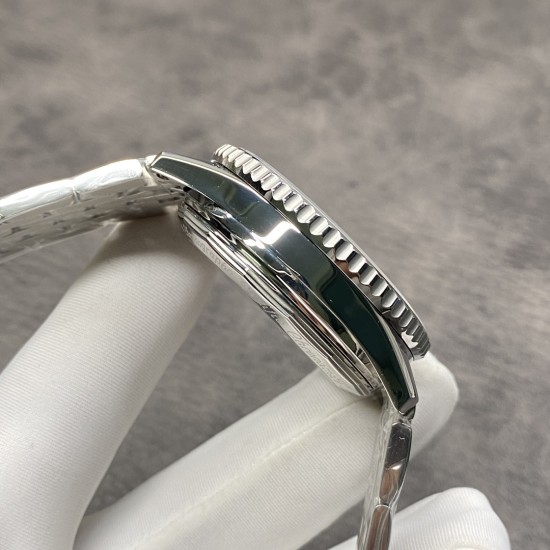 Breitling-Navitimer B01 Chronograph SS/SS Wht/Blk GF A7750 Mod