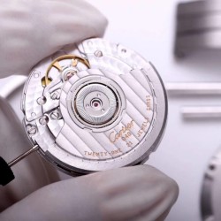 Cartier-Pasha Ladies 35mm V9F-Details Of Accessories Display