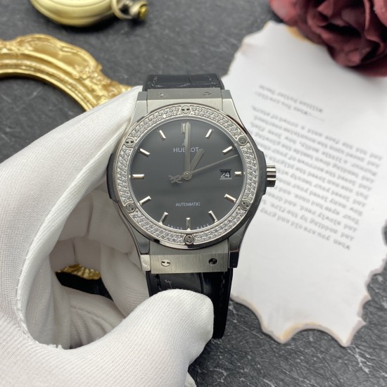 Hublot-Classic Fusion Diams Titanium 42mm black HF HUB1110