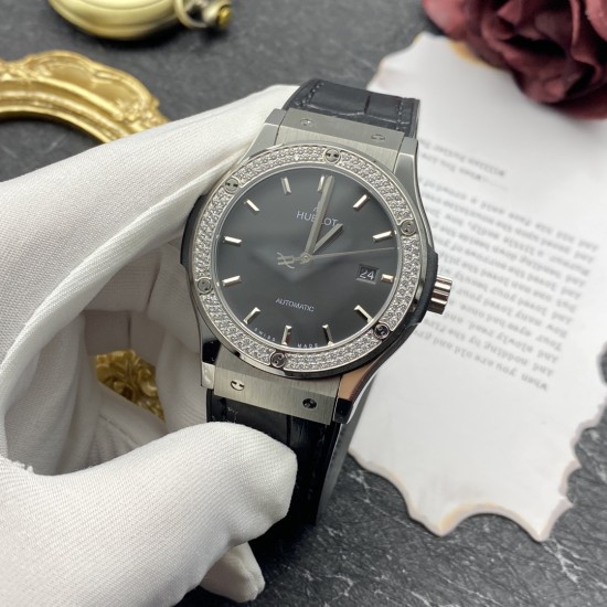 Hublot-Classic Fusion Diams Titanium 42mm black HF HUB1110