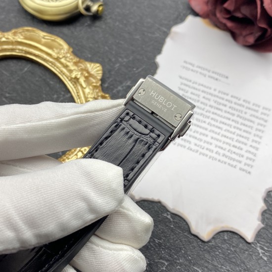 Hublot-Classic Fusion Diams Titanium 42mm black HF HUB1110