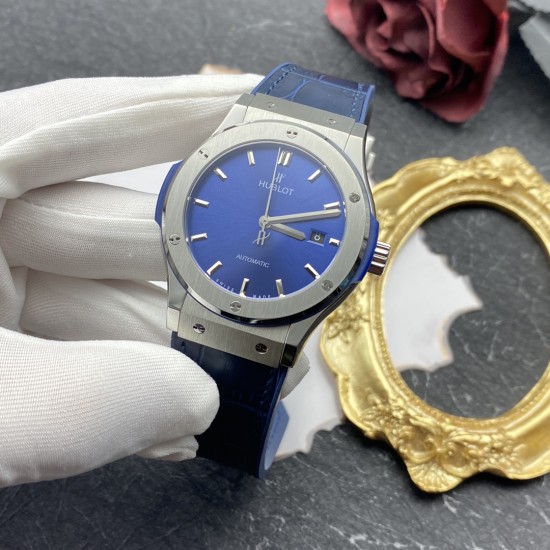 Hublot-Classic Fusion Titanium 42mm Blue HF HUB1110