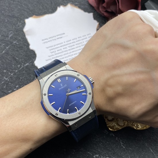 Hublot-Classic Fusion Titanium 42mm Blue HF HUB1110