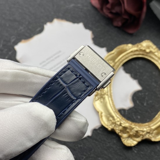 Hublot-Classic Fusion Titanium 42mm Blue HF HUB1110