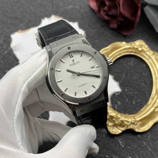 Hublot-Classic Fusion Titanium 42mm White HF HUB1110