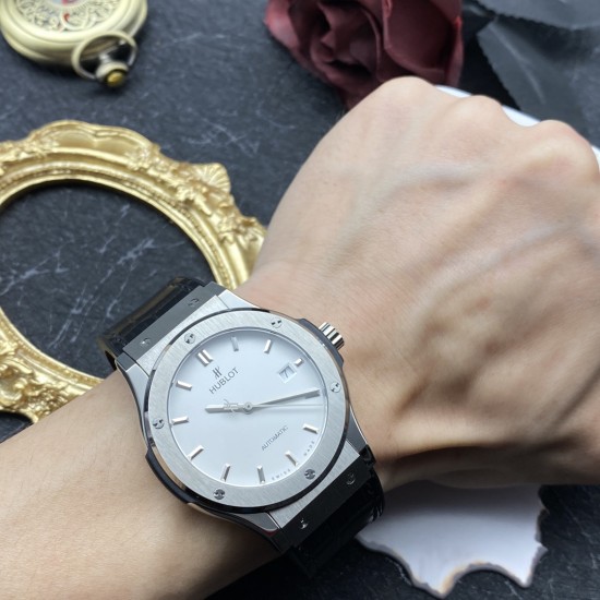 Hublot-Classic Fusion Titanium 42mm White HF HUB1110