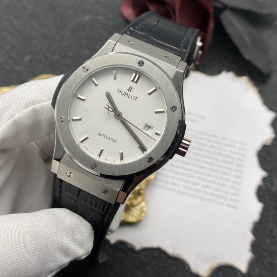 Hublot-Classic Fusion Titanium 42mm White HF HUB1110