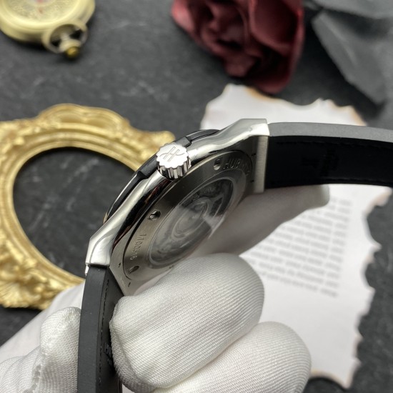 Hublot-Classic Fusion Titanium 42mm White HF HUB1110