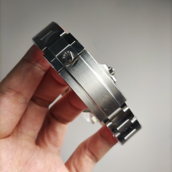 Rolex-Submariner 116610LV Hulk 40mm SS/SS Green Dial Clean VS3135