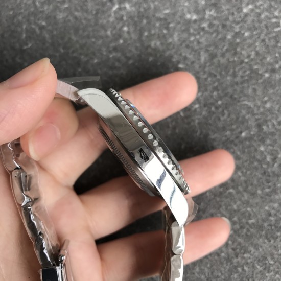 Rolex-Submariner 116610LV Hulk 40mm SS/SS Green Dial ARF VS3135