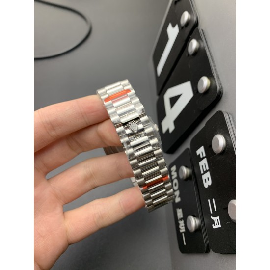 Rolex-DayDate 40mm SS/SS Blue/Rmn EWF A2836