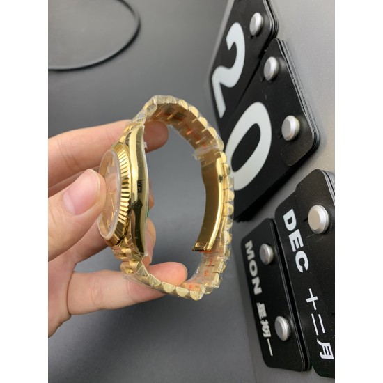 Rolex-DayDate 40mm YG/YG Silver/Rmn EWF A2836