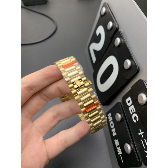 Rolex-DayDate 40mm YG/YG Silver/Rmn EWF A2836