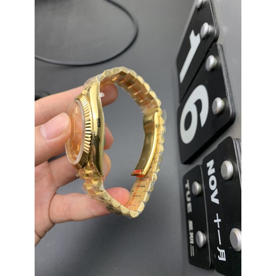 Rolex-DayDate 40mm YG/YG Gold/Dia Baguette EWF A2836