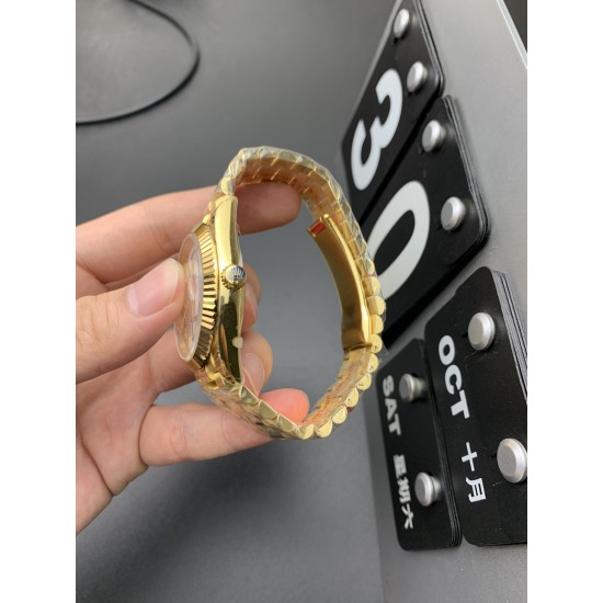 Rolex-DayDate 40mm YG/YG White/Rmn EWF A2836