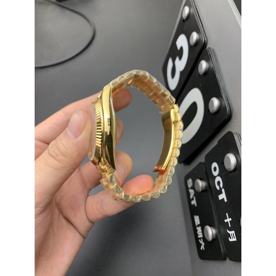 Rolex-DayDate 40mm YG/YG White/Rmn EWF A2836