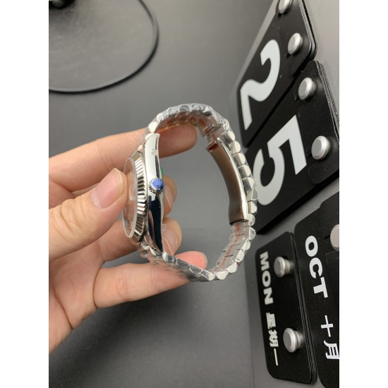 Rolex-DayDate 40mm SS/SS Silver/Stk EWF A2836