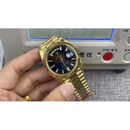 Rolex-DayDate 40mm YG/YG Black/Stk EWF A2836