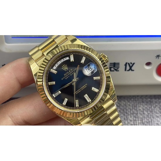 Rolex-DayDate 40mm YG/YG Black/Stk EWF A2836