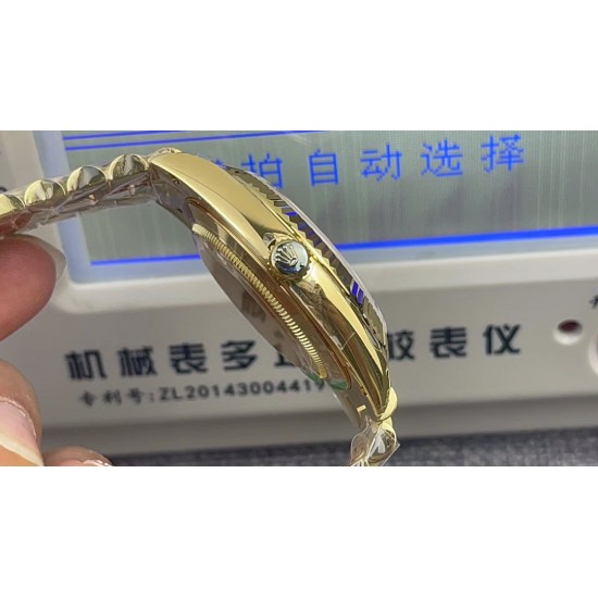 Rolex-DayDate 40mm YG/YG Black/Stk EWF A2836