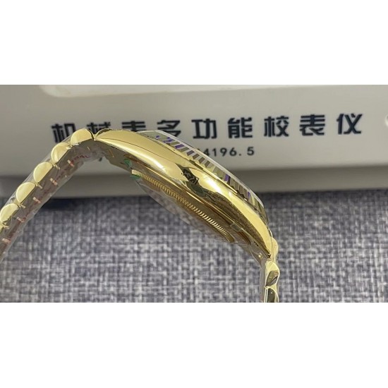 Rolex-DayDate 40mm YG/YG Black/Stk EWF A2836